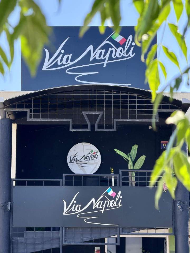 Façade restaurant Via Napoli Marignane